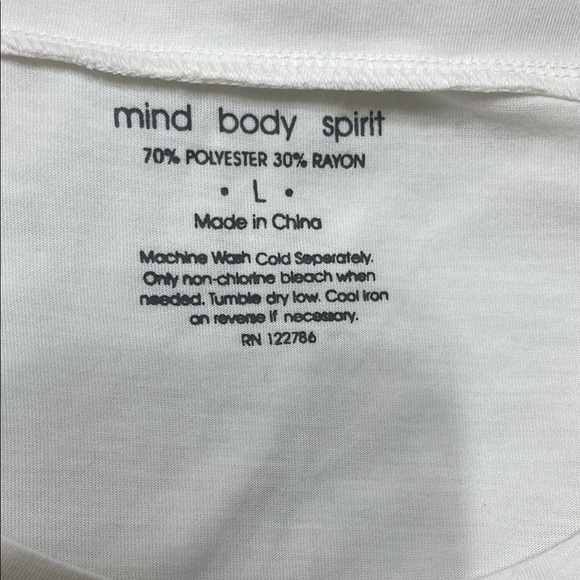 *5/$20* White Ruched Blouse - Picture 5 of 5